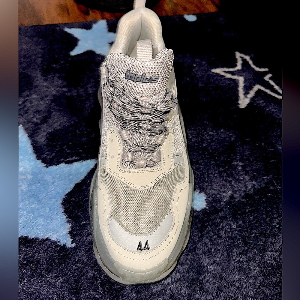 Balenciaga triple s clear sole grey